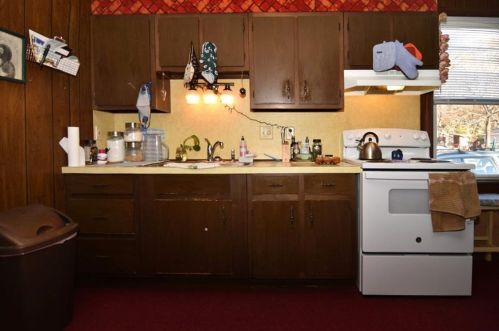 832 Elm St, Woonsocket RI 02895-3507 exterior