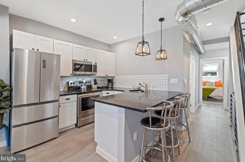 2527 Front St, Philadelphia PA 19133-4005 exterior