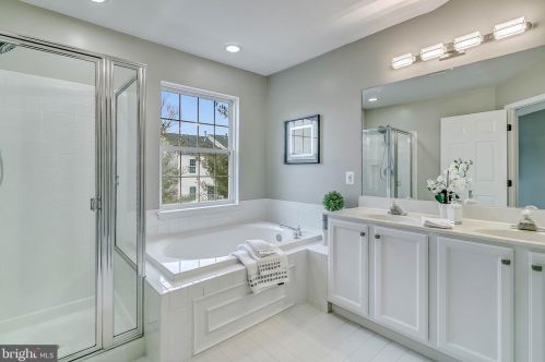 10414 Heathside Way, Rockville MD 20854-6346 exterior