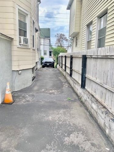 4 Adams St, Mount Vernon NY 10550-3504 exterior