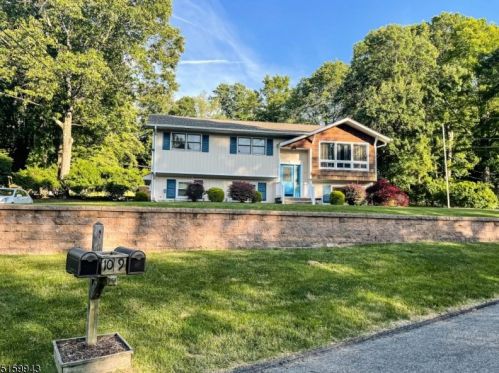 10 Manu Trl, Andover NJ  07821-3305 exterior