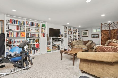 197 Newtown Ave, Norwalk CT 06851-2326 exterior