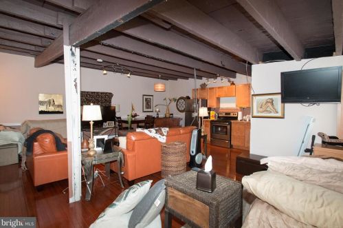 1302 Alder St, Philadelphia PA 19148-4908 exterior