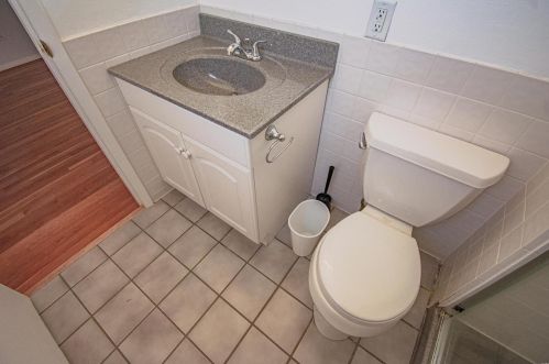 1242 Hyannis Dr, Saint Louis MO 63146-4639 exterior