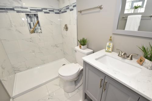 2554 Hubbard St, Milwaukee WI  53212-2845 exterior