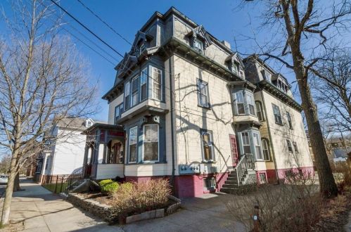 32 Oak St, Providence, RI 02911-2718