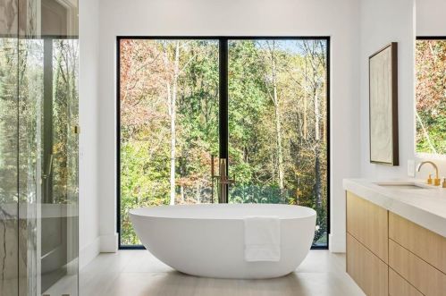 4645 Lake Forrest Dr, Atlanta GA  30342-2537 exterior