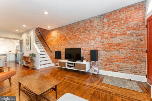 2570 Cedar St, Philadelphia PA 19125-2335 exterior