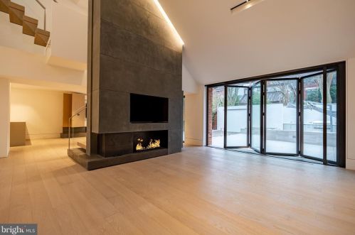 110 Delancey St, Philadelphia PA 19103-6409 exterior