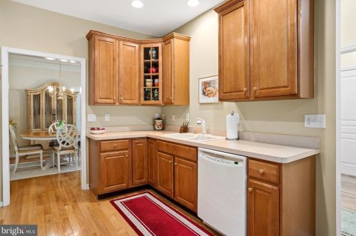 49 Falcon Ct, Trenton NJ 08690-2466 exterior