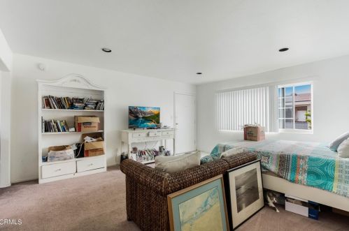 5325 Driftwood St, Oxnard CA 93035-1030 exterior