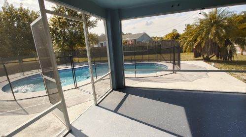 1013 College Park Rd, Fort Pierce FL 34953-5842 exterior