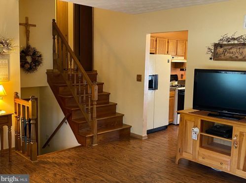 76 Gardenia Dr, Hanover PA 17331-3454 exterior