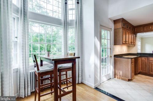 4 Argyle St, Rockville MD 20850-4417 exterior