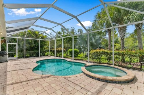 14393 Manchester Dr, Naples FL 34114-8657 exterior