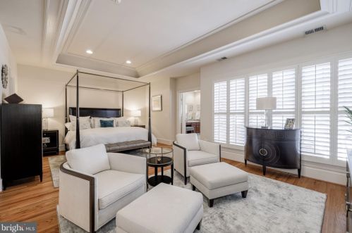 1456 Harvest Xing Dr, Mc Lean VA 22101-5651 exterior