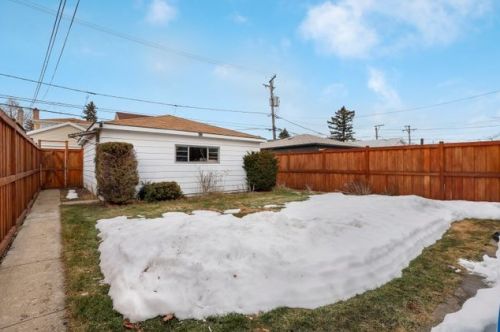 4830 Waveland Ave, Chicago IL 60641-3516 exterior