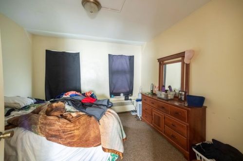 33 Cross St, Woonsocket RI 02895-5852 exterior