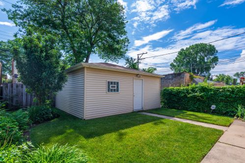 6645 Campbell Ave, Chicago IL 60645-5018 exterior