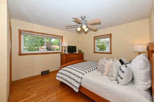 8224 52, Milwaukee WI 53223-3517 exterior