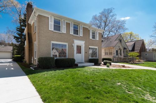 2416 91, Milwaukee WI 53226-1832 exterior