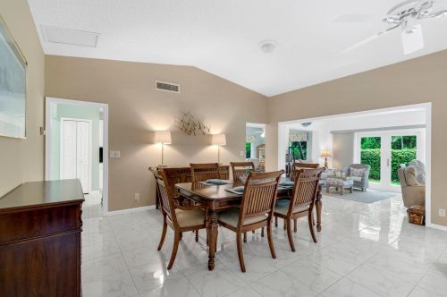 10427 Greentrail Dr, Boynton Beach FL 33436-4412 exterior