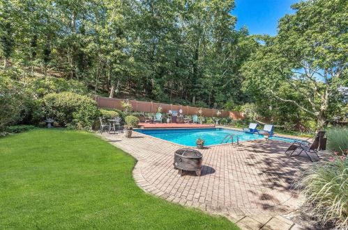 66 Gannet Dr, Commack NY 11725-4929 exterior