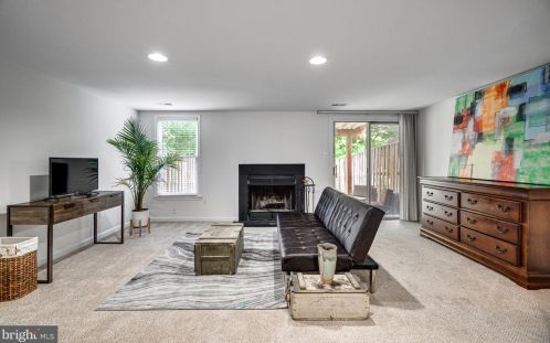 5319 Buxton Ct, Alexandria VA 22315-4760 exterior