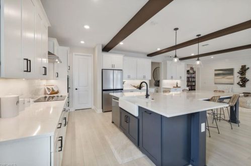 2128 Grv Dr, Naples FL 34120-1422 exterior