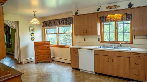 1102 Northrop Rd, Wallingford CT  06492-1912 exterior