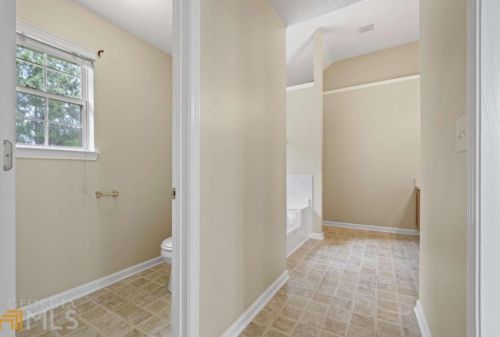 1560 Rogers Crossing Dr, Lithonia GA  30058-7005 exterior