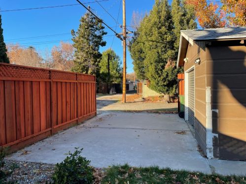 1115 Merritt St, Turlock CA  95380-4952 exterior