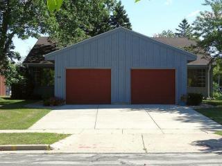 6420 Dodge Pl, Milwaukee WI  53220-1868 exterior