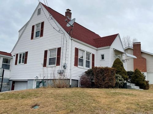 56 Gardner St, Manchester, CT 06040-5621