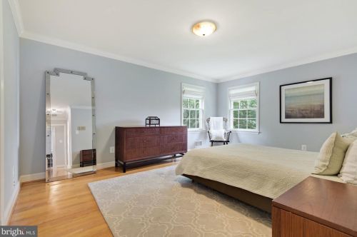 7701 Midday Ln, Alexandria VA 22306-2522 exterior