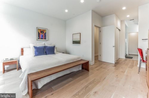 241 Krams Ave, Philadelphia PA  19128-4729 exterior