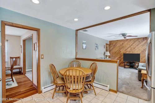 130 Floyd St, Edison NJ 08820-2101 exterior