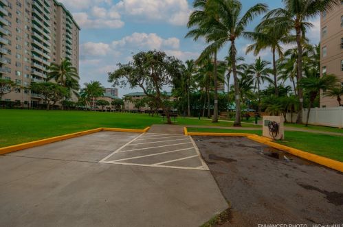 3075 Ala Poha Pl, Honolulu HI  96818-1600 exterior