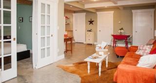 2210 42nd Ave, Seattle WA  98116-2028 exterior