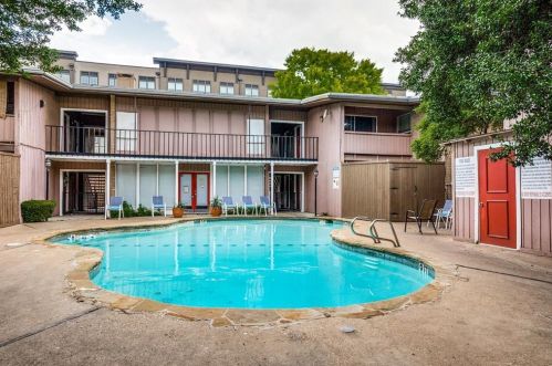 2627 Douglas Ave, Dallas TX 75219-6037 exterior