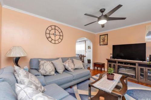 2 Henry St, Valley Stream NY  11580-1016 exterior