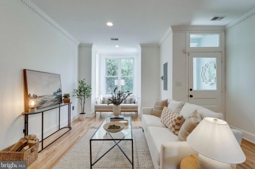 145 U St, Washington DC 20001-2338 exterior