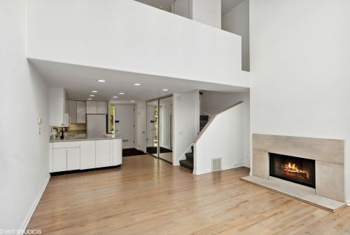 1537 Sandburg Ter, Chicago IL 60610-8052 exterior