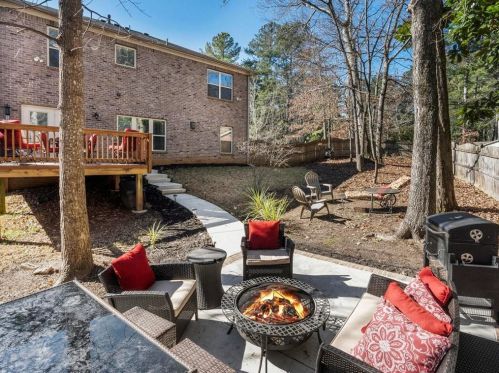 121 Lankford Rd, Tucker GA 30084-1821 exterior