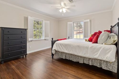 7105 Faunsworth Dr, Atlanta GA 30328-1941 exterior