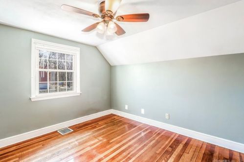 12 Monroe St, North Haven CT 06473-1813 exterior