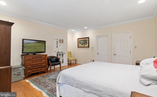 8751 Brook Rd, Mc Lean VA  22102-1507 exterior