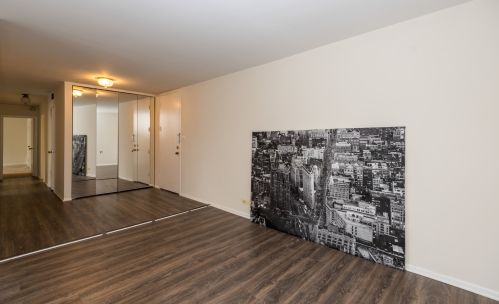 7061 Kedzie Ave, Chicago, IL 60645-2846