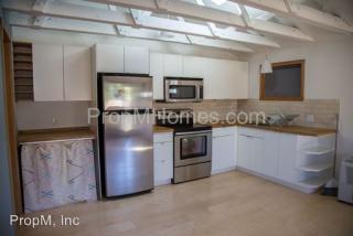 5856 32nd Pl, Portland OR  97211-6712 exterior