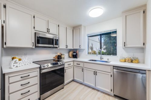 5595 Makati Cir, San Jose CA 95123-6236 exterior